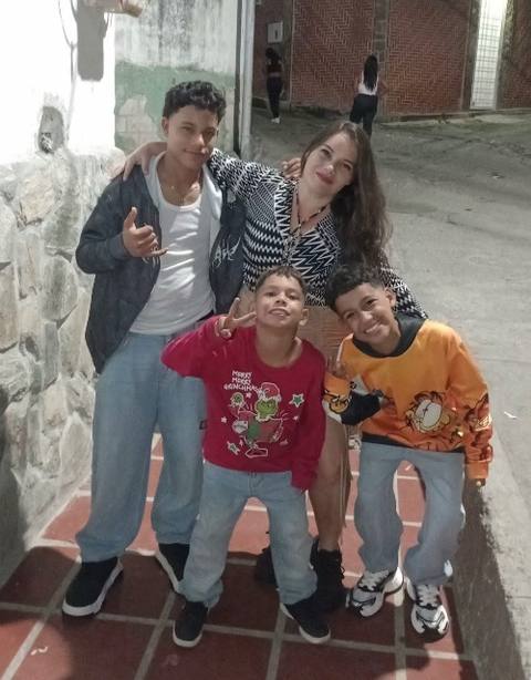 Foto de Jhoselyn Zambrano y sus hijos Viloria Zambrano