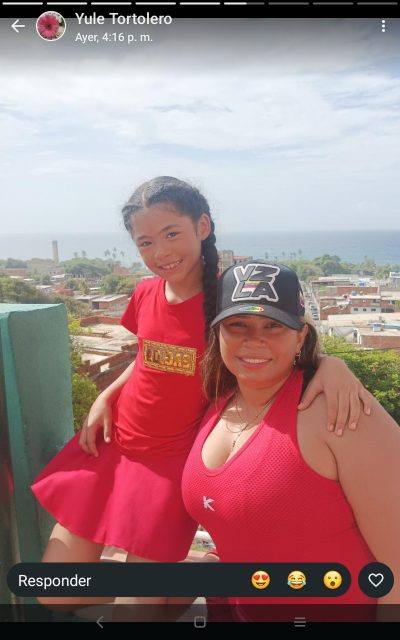 Foto de Alexa Vasquez y Yulexi tortolero