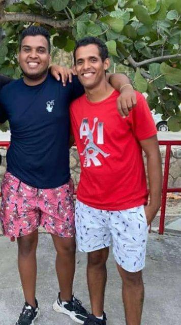 Foto de Abrahan Andres Lobo (camisa azul) Dennys Lobo (camisa Roja)