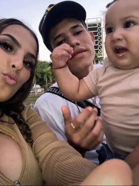 Foto de Emilimar,  Eleazar y la bebé zhoe