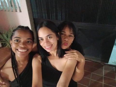 Foto de Yalisney Quijada y sus hijas