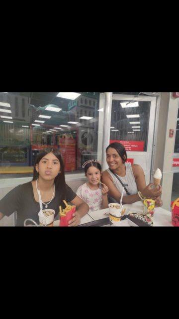 Foto de Génesis Maldonado y sus hijas stecy Valentina Sedeño y Daphne Sofía Sedeño