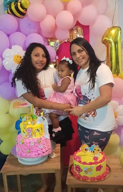 Foto de Enyerlin y Alison colmenarez