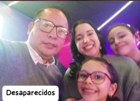 Foto de Paul Torres y familia