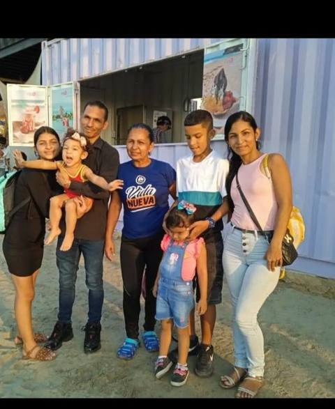 Foto de Osmaira perez y familia