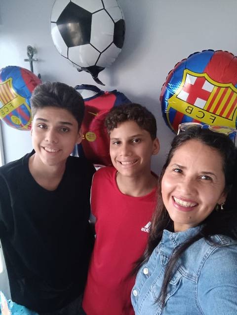 Foto de Yuneida Gomez y su hijos