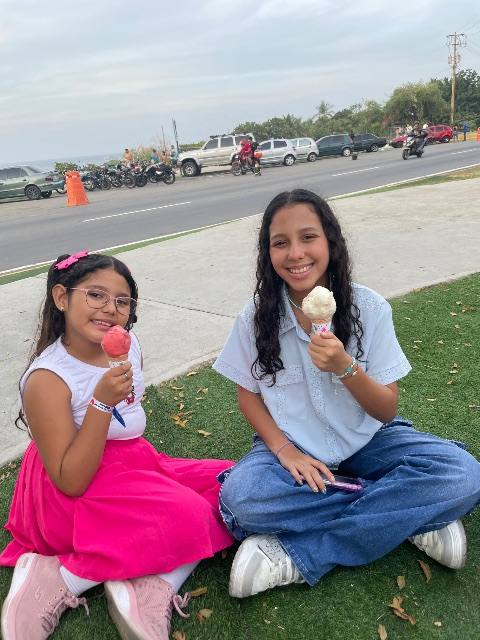 Foto de Isabella Regalado y Evangeline Regalado