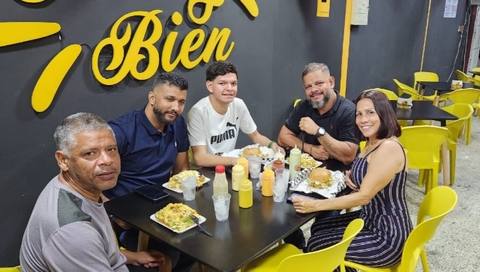 Foto de Diego Briceño, maikel, Míchel y marco jimenez, yelitza