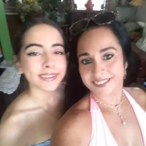 Foto de Sayuris y Gladys martinez