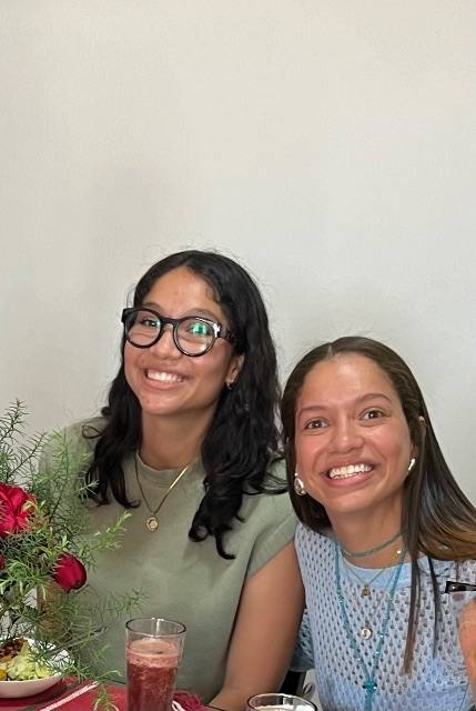 Foto de Sptephanny y Hellen Montaño