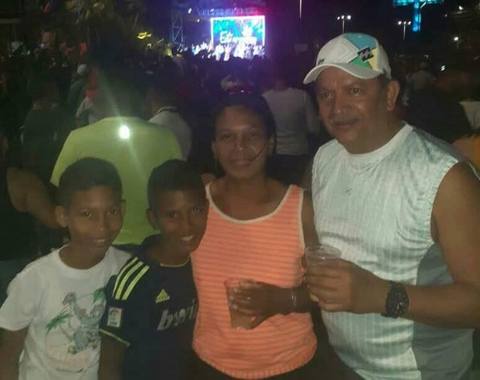 Foto de Leticia longa y familia