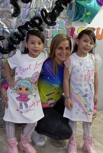 Foto de Yohenderlys Boada, henderlys Boada y la mamá Yocelis Soto