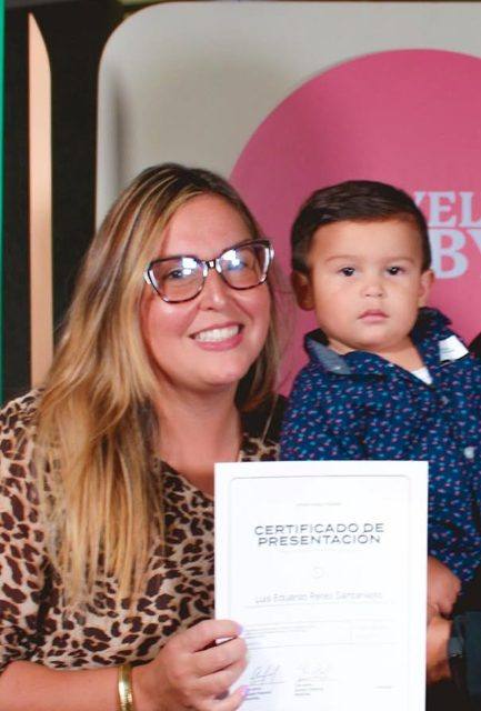 Foto de Ericka Santaniello, hijo y padres