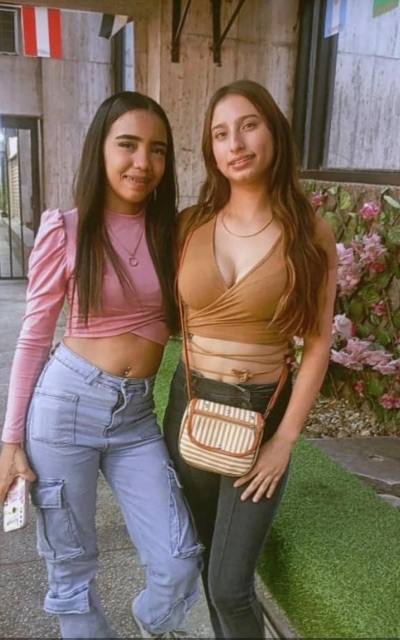 Foto de Carla guaira y Antonella González