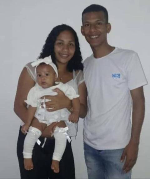 Foto de Yorbis dias  y su esposa he hija