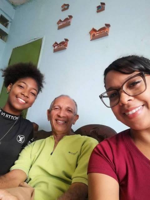 Foto de Luis Ravelo Manamá y familia.