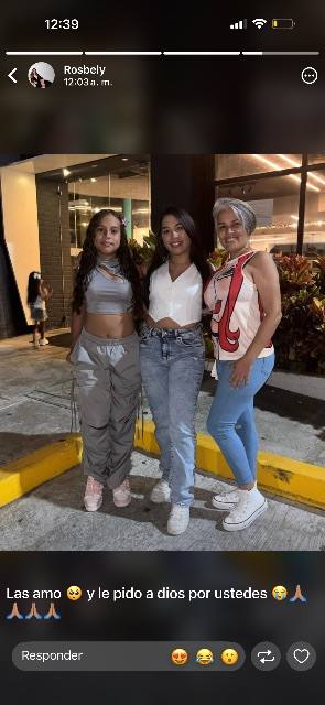 Foto de Audelis Núñez Mía Zambrano y su abuela