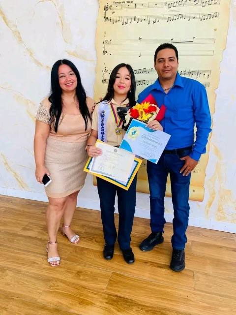Foto de Mayker mota , angelica lucero , Diosledy Lucero