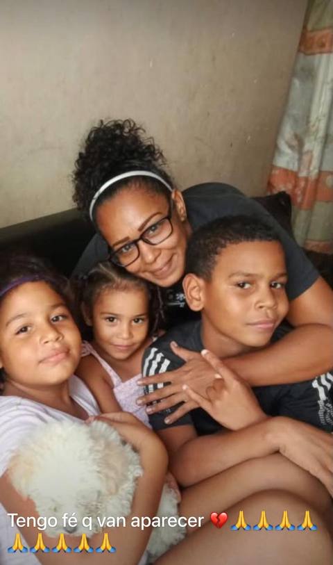 Foto de Nayari castro  Yoangelis Angola  Yonaider Angola  Yonanyeli angola