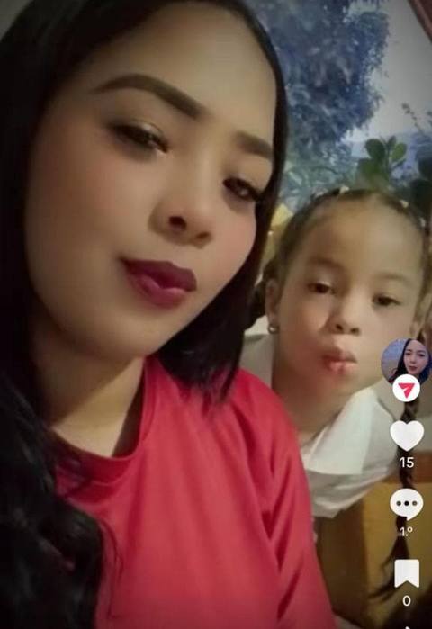 Foto de Verónica López y Ashley Camila López