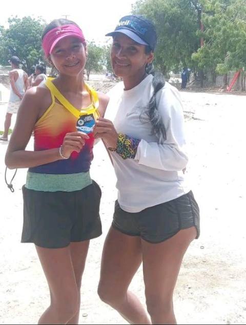 Foto de Ana Teresa Parica y Antonella Navarro Parica ( hija)