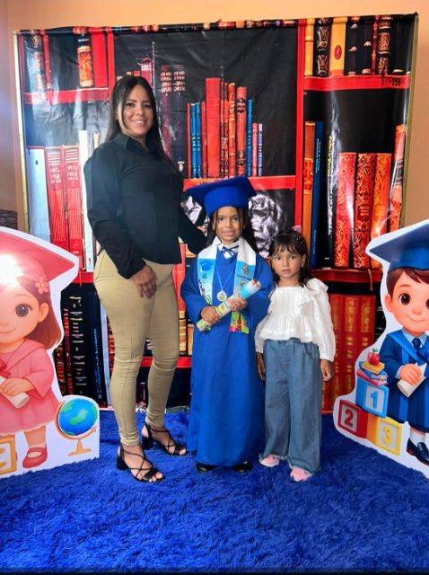Foto de Kimberly y sus hijas