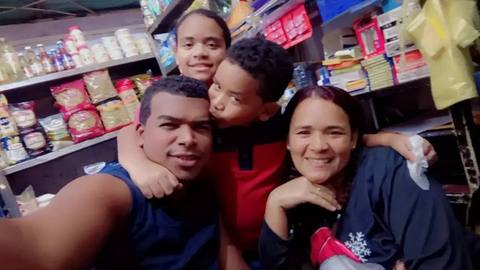 Foto de Yetzica nuñez Robinson perez  Dylan perez  Franyelis nuñez  Y mia isabella ES UNA BEBE DE 5 meses