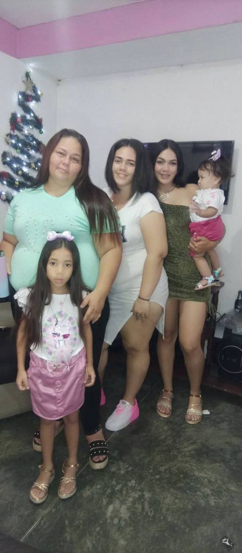 Foto de Eyuri león, enyelis león Familia leon