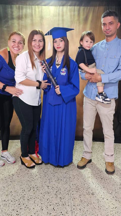 Foto de Perla Gutierrez, Cindy moreno, Valeria y Adrián Astier , Jesús astier Moreno, Astier