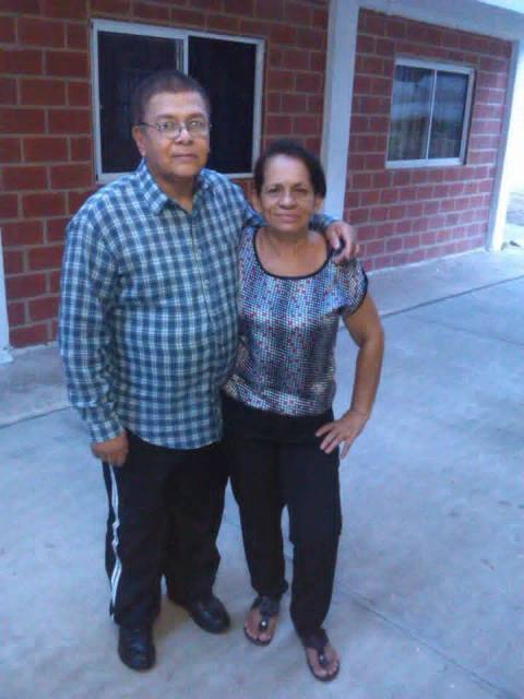Foto de Felipe Ocampo y Gladys Montero Junto a su hijo Jhon Ocampo
