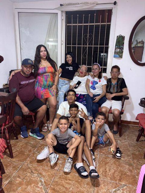 Foto de Juan Carlos Alvarez, Rosemy Moy, Angelica Alvarez, Patrick Alvarez