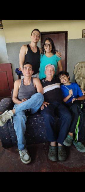 Foto de Carlos Teixeira. Sus hijos Carlos Miguel,Juan Manuel y Adriana