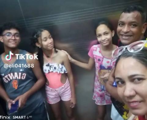 Foto de Isabella, Valery, ney, zuleidy y Abimael Anton González y Martínez