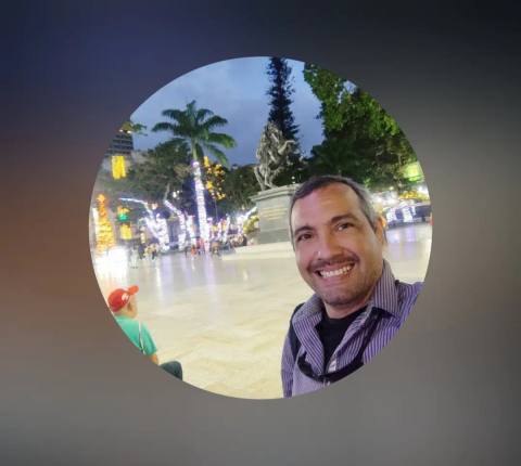 Foto de Luis Lozada (Profesor Lozada)