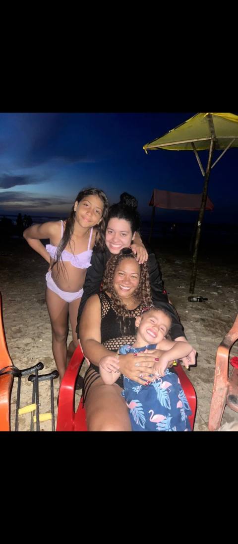 Foto de Shirley Mariana y Sofía Escobar