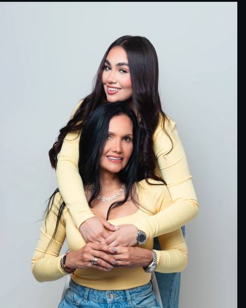 Foto de Patricia  y Eliana Salazar y Alfonso