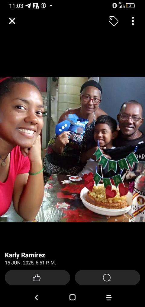 Foto de Karly y su familia Ramírez