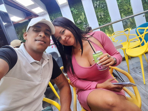 Foto de Alejandro Hernández y su mujer y sus dos hijos Hernandez