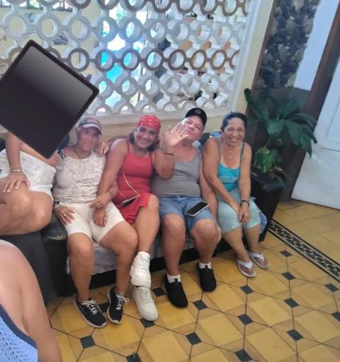 Foto de Nidia Izaguirre, Silvia Brito, José Luis Brito y Adriana Izaguirre Britos