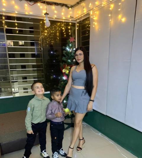 Foto de Estefanía, Oliver Damián, fabricio Damián Lara aceituno