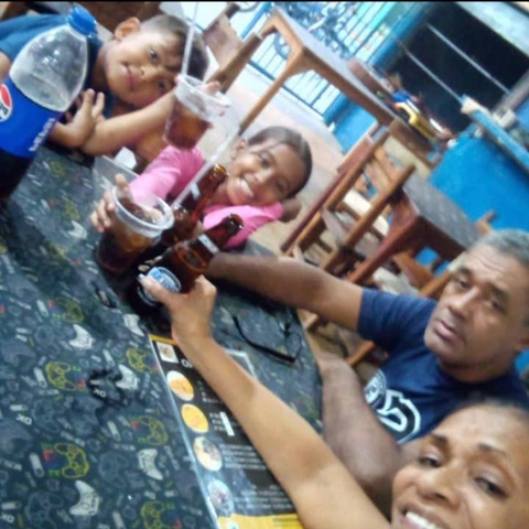 Foto de Mi sobrinos Aranza y Melvin y sus abuelos Marin