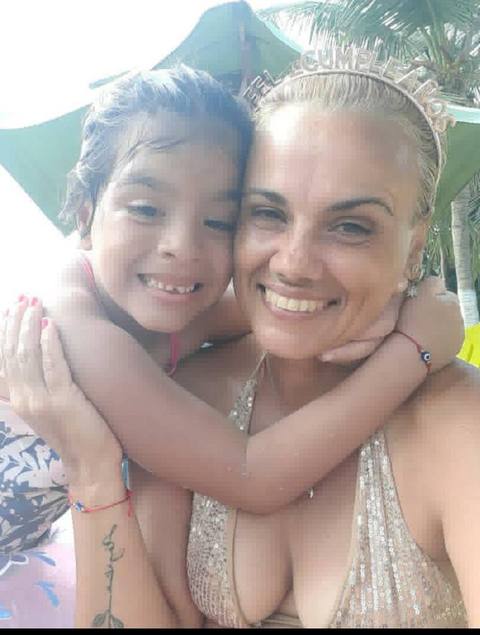 Foto de Johana Zaidubi y Tiffany nieta Eduardo Fuentes