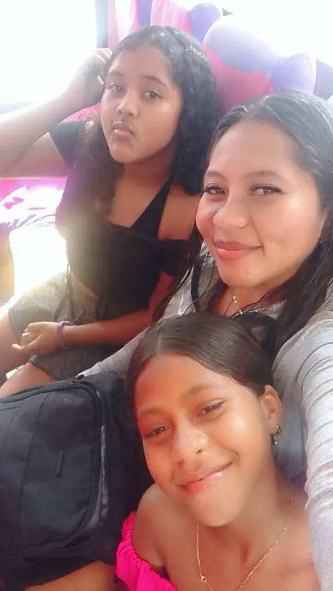 Foto de Andrea, Adriana, Aranza Navarro