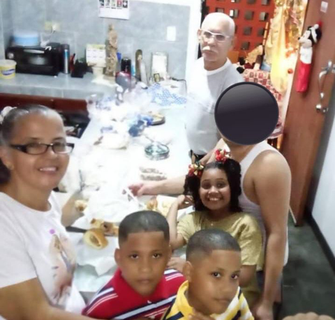 Foto de MANUEL LEON, SU ESPOSA LUISA y LOS NIÑOS